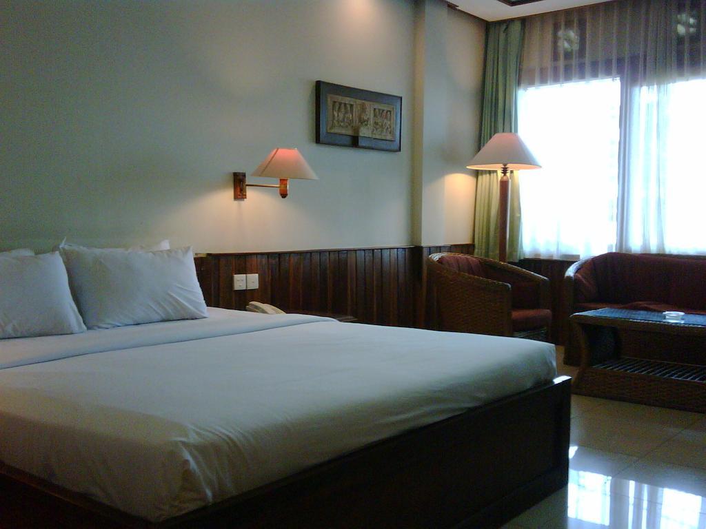 Sunrise Hotel Beach Pangandaran Quarto foto